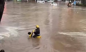 河北承德暴雨后秒变“大海”，气象台：为历史5月同期相对罕见的暴雨过程，今日进入尾声